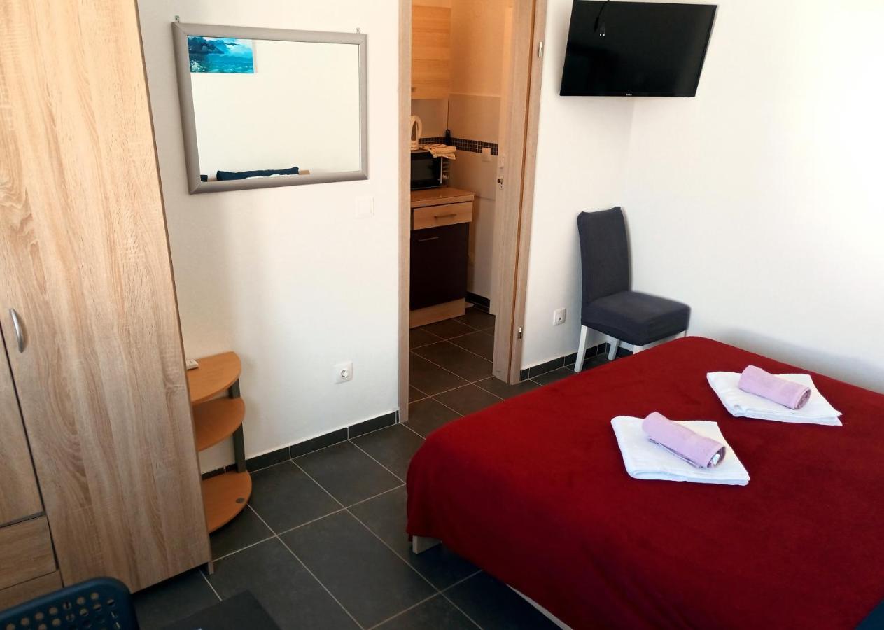 Abelia Pool View Studio PUY 외부 사진